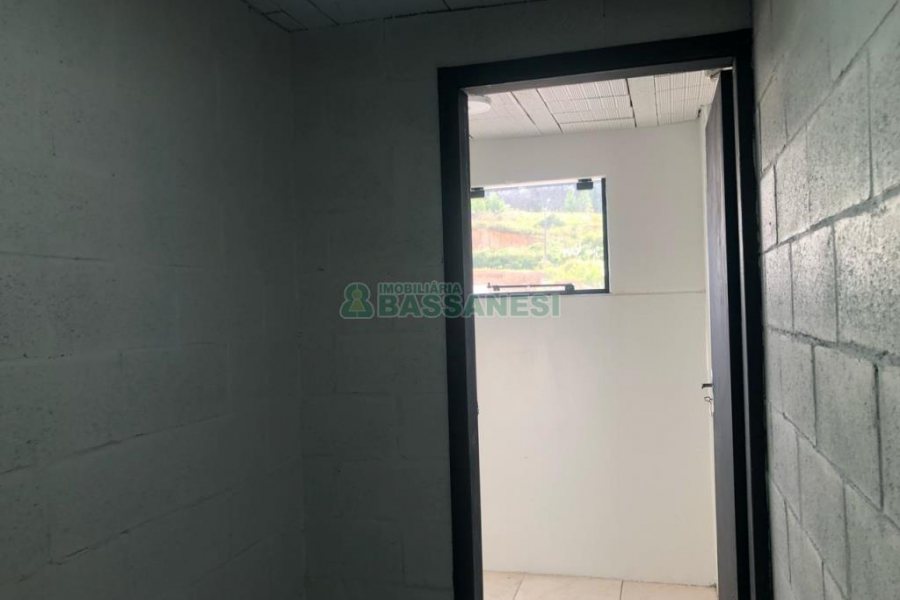 Pavilhão com 576m², no bairro Jardim das Hortências em Caxias do Sul para Alugar