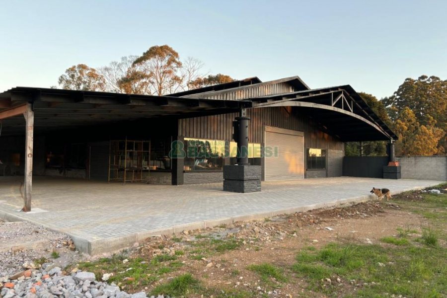 Pavilhão com 900m², no bairro São Luiz em Caxias do Sul para Alugar