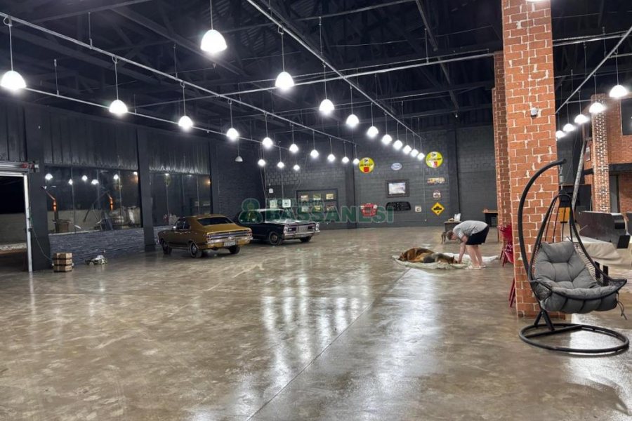 Pavilhão com 900m², no bairro São Luiz em Caxias do Sul para Alugar