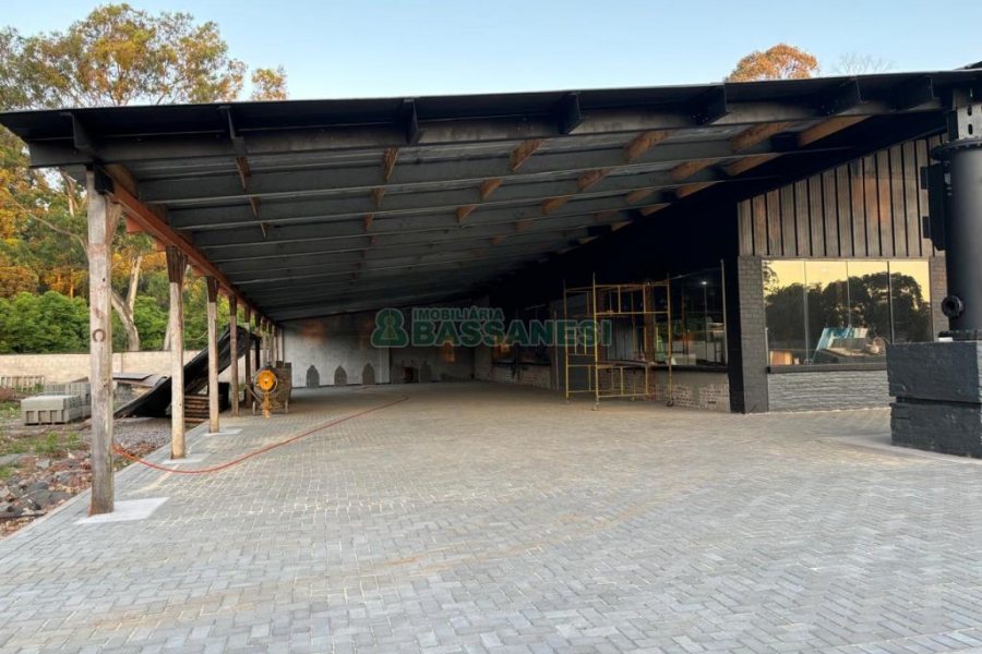 Pavilhão com 900m², no bairro São Luiz em Caxias do Sul para Alugar