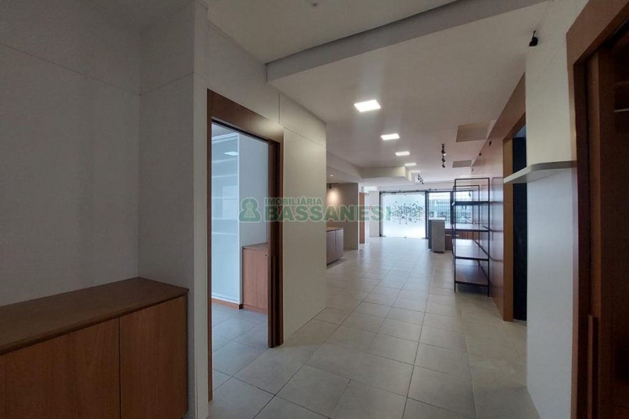 Loja com 220m², no bairro Villagio Iguatemi em Caxias do Sul para Alugar