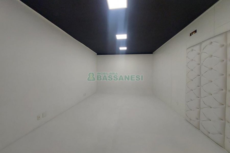 Loja com 220m², no bairro Villagio Iguatemi em Caxias do Sul para Alugar