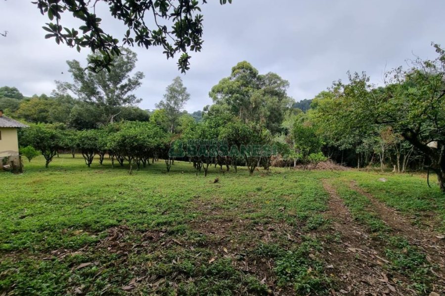 Chácara com 80m², 2 dormitórios, no bairro 3 Legua em Caxias do Sul para Comprar