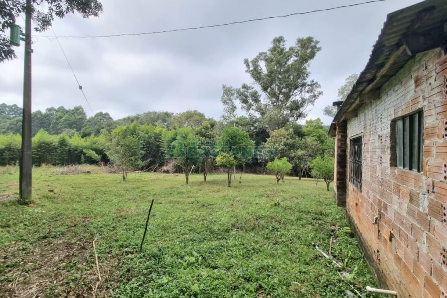 Chácara com 80m², 2 dormitórios, no bairro 3 Legua em Caxias do Sul para Comprar