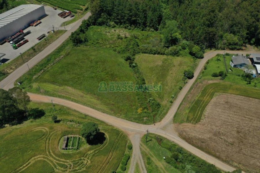 Terreno com 837m², no bairro Forqueta em Caxias do Sul para Comprar