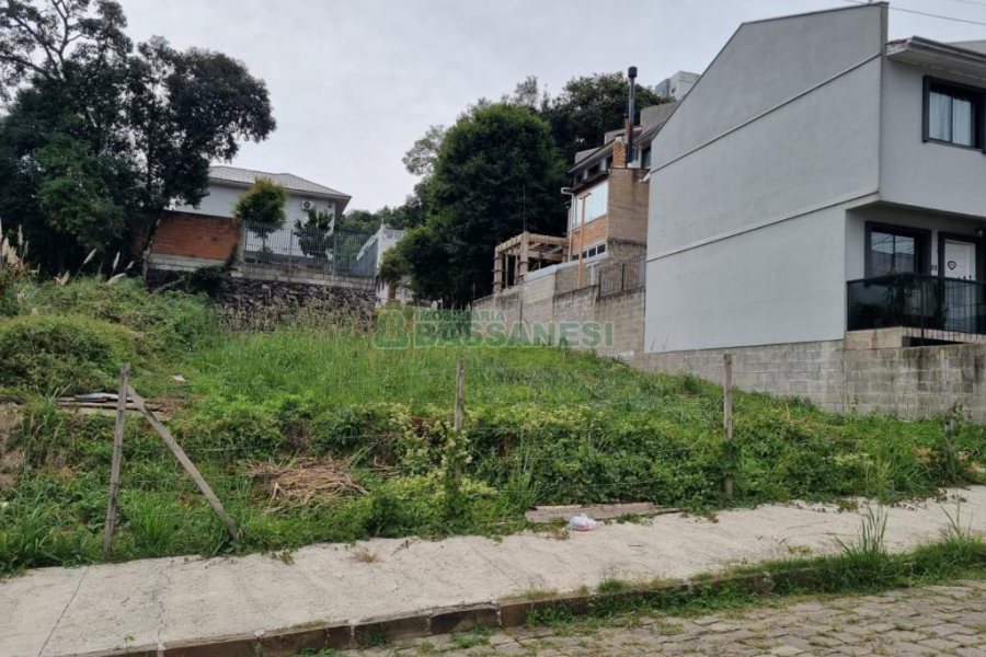 Terreno com 360m², no bairro Vinhedos em Caxias do Sul para Comprar