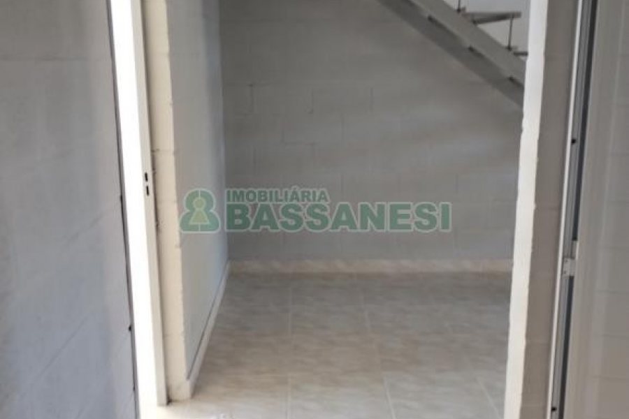 Pavilhão com 350m², no bairro Bela Vista em Caxias do Sul para Alugar