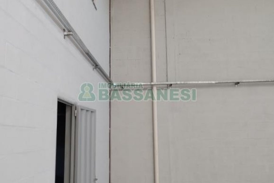 Pavilhão com 350m², no bairro Bela Vista em Caxias do Sul para Alugar