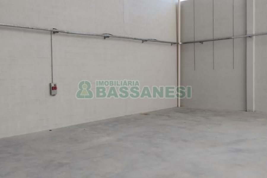 Pavilhão com 350m², no bairro Bela Vista em Caxias do Sul para Alugar