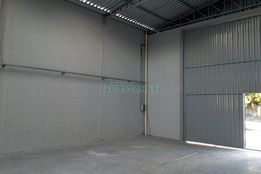 Pavilhão com 350m², no bairro Bela Vista em Caxias do Sul para Alugar