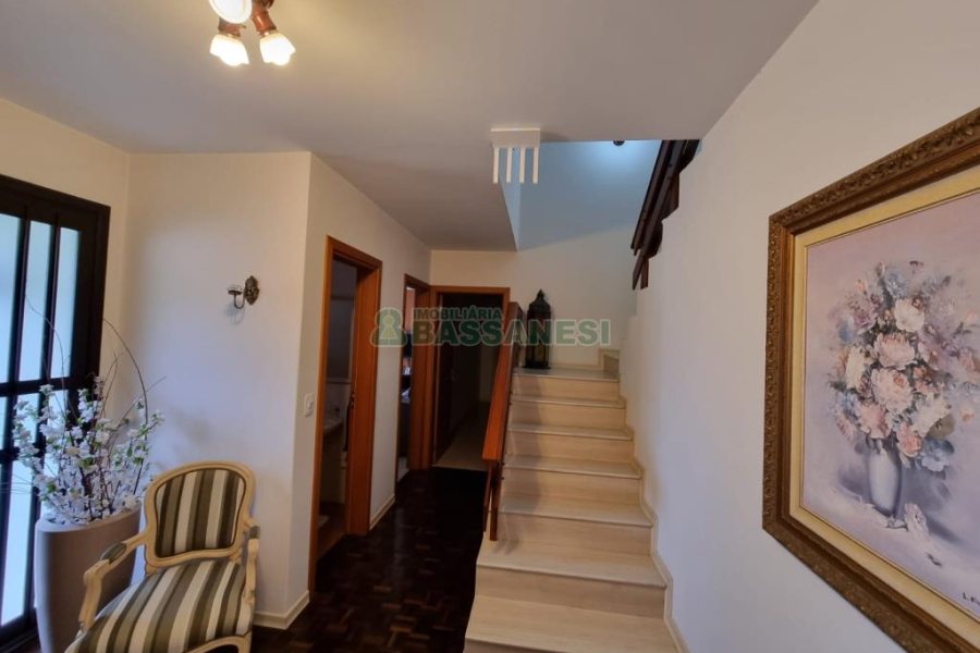 Casa com 304m², 4 dormitórios, no bairro Cinqüentenário em Caxias do Sul para Comprar