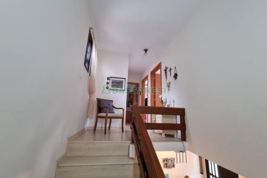 Casa com 304m², 4 dormitórios, no bairro Cinqüentenário em Caxias do Sul para Comprar