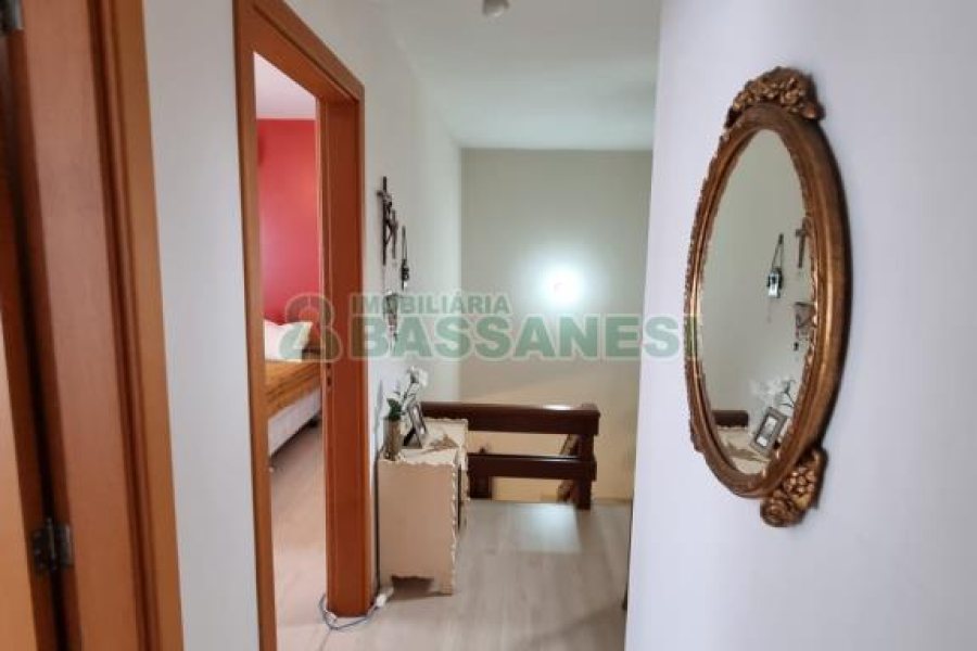 Casa com 304m², 4 dormitórios, no bairro Cinqüentenário em Caxias do Sul para Comprar