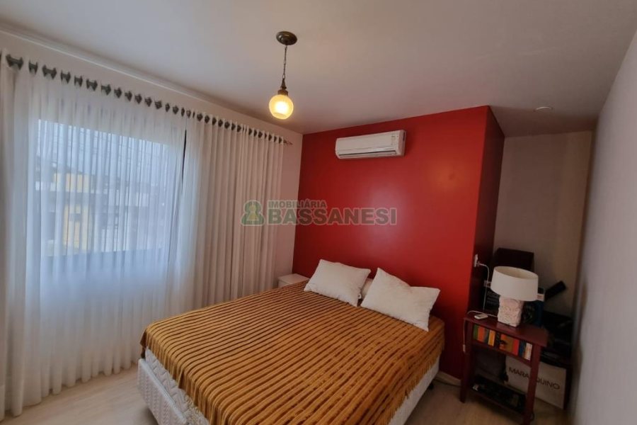 Casa com 304m², 4 dormitórios, no bairro Cinqüentenário em Caxias do Sul para Comprar