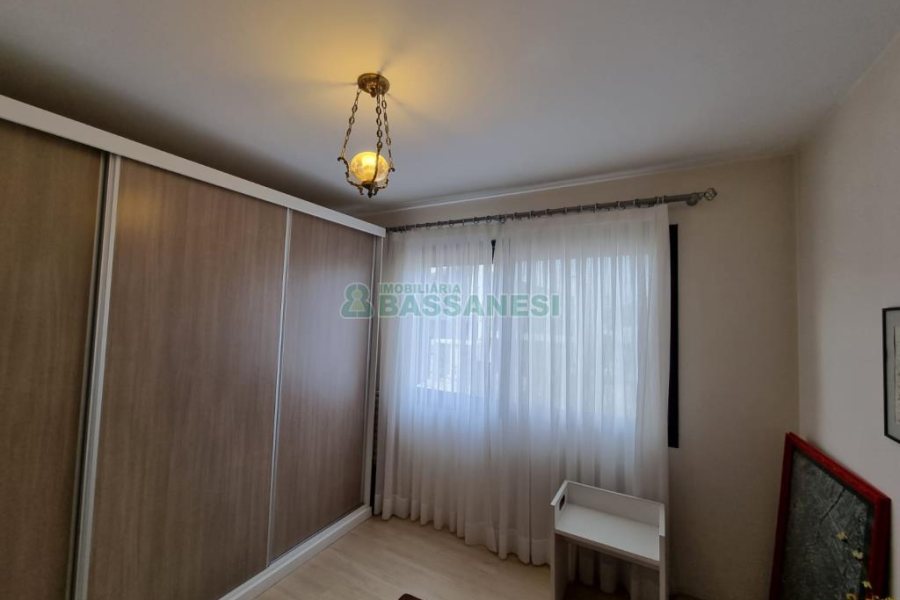 Casa com 304m², 4 dormitórios, no bairro Cinqüentenário em Caxias do Sul para Comprar