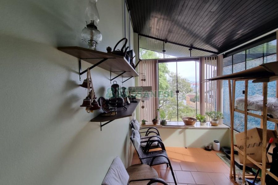 Casa com 304m², 4 dormitórios, no bairro Cinqüentenário em Caxias do Sul para Comprar