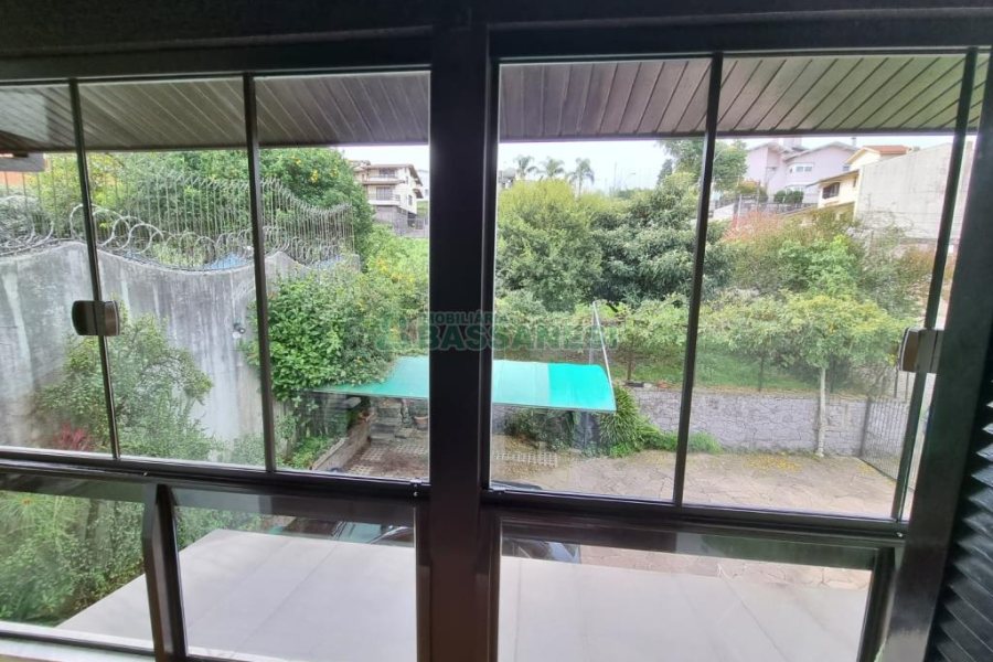 Casa com 304m², 4 dormitórios, no bairro Cinqüentenário em Caxias do Sul para Comprar