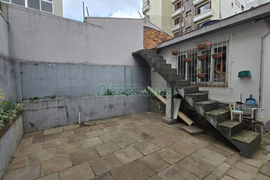 Casa com 184m², 3 dormitórios, 2 vagas, no bairro Exposição em Caxias do Sul para Comprar