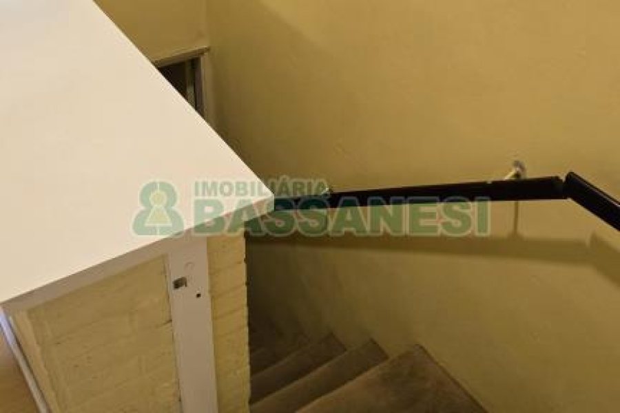 Casa com 184m², 3 dormitórios, 2 vagas, no bairro Exposição em Caxias do Sul para Comprar