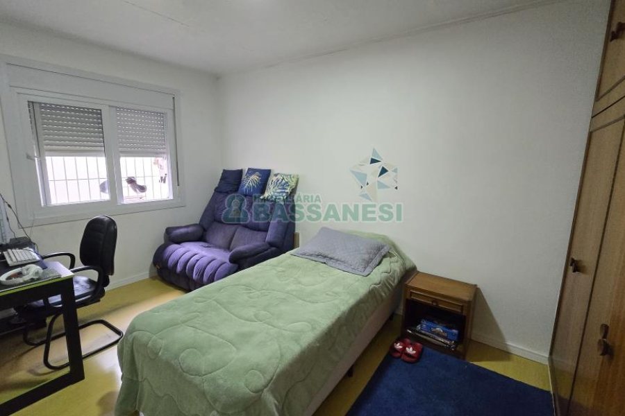 Casa com 184m², 3 dormitórios, 2 vagas, no bairro Exposição em Caxias do Sul para Comprar