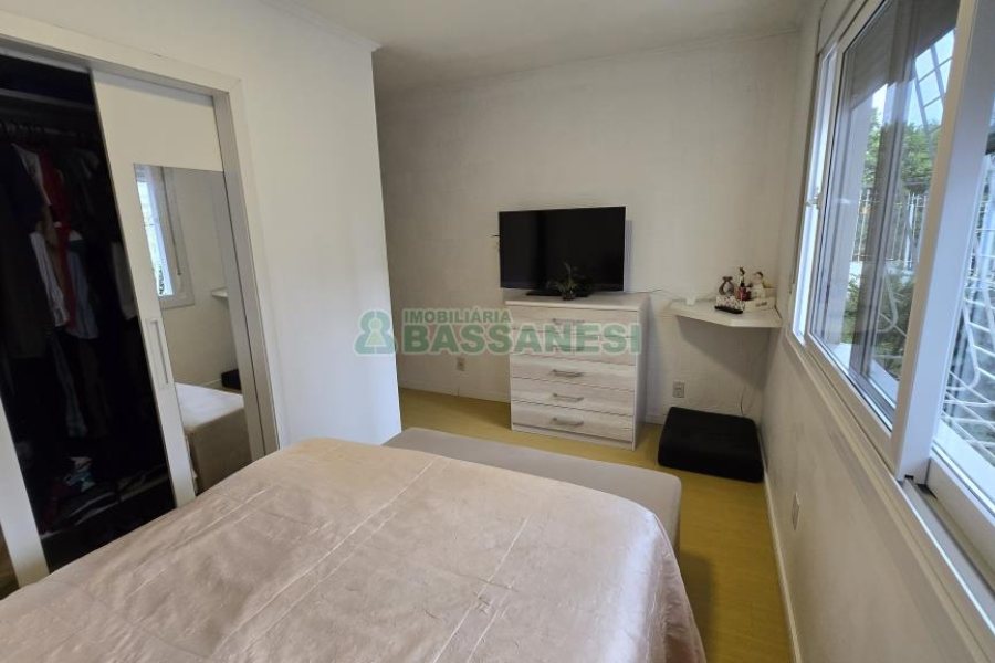 Casa com 184m², 3 dormitórios, 2 vagas, no bairro Exposição em Caxias do Sul para Comprar