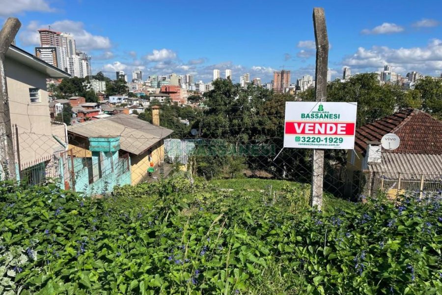 Terreno com 232m², no bairro Jardim América em Caxias do Sul para Comprar