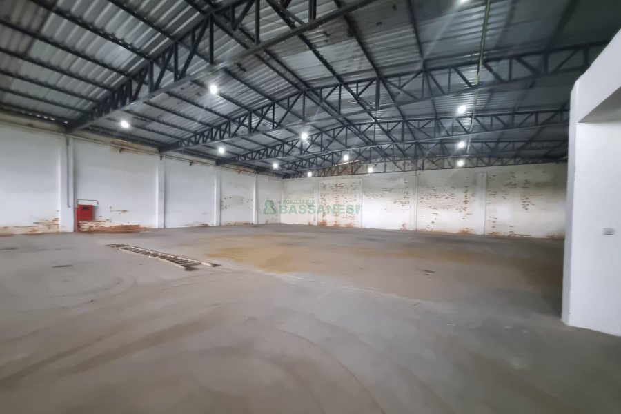 Pavilhão com 2532m², no bairro Sagrada Família em Caxias do Sul para Alugar ou Comprar