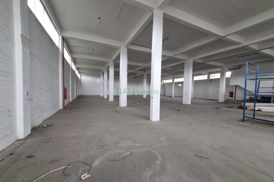 Pavilhão com 2532m², no bairro Sagrada Família em Caxias do Sul para Alugar ou Comprar