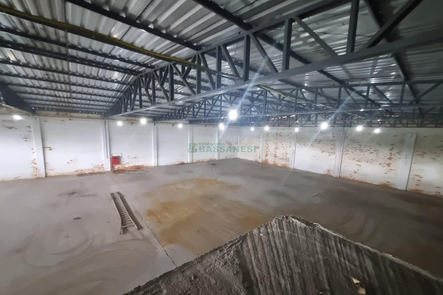 Pavilhão com 2532m², no bairro Sagrada Família em Caxias do Sul para Alugar ou Comprar