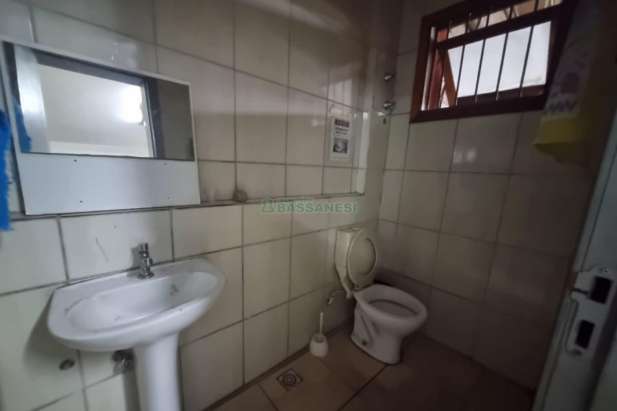 Pavilhão com 2532m², no bairro Sagrada Família em Caxias do Sul para Alugar ou Comprar