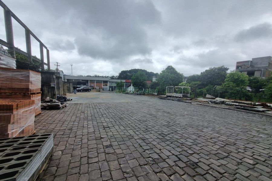 Pavilhão com 2532m², no bairro Sagrada Família em Caxias do Sul para Alugar ou Comprar