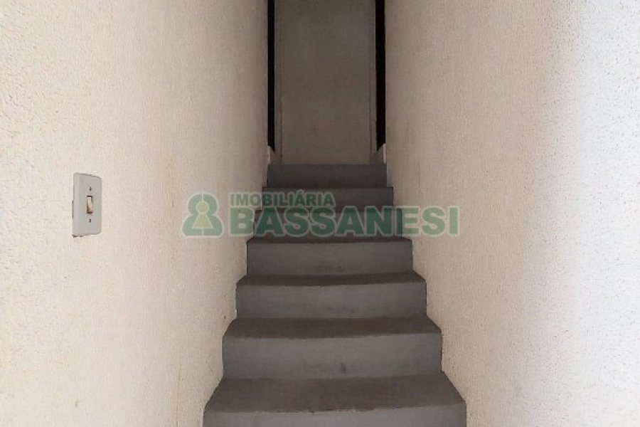 Kitinete Mobiliado com 40m², 1 dormitório, no bairro Centro em Caxias do Sul para Alugar