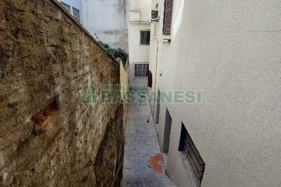 Kitinete Mobiliado com 40m², 1 dormitório, no bairro Centro em Caxias do Sul para Alugar