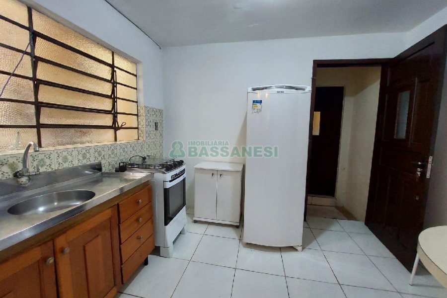 Kitinete Mobiliado com 40m², 1 dormitório, no bairro Centro em Caxias do Sul para Alugar