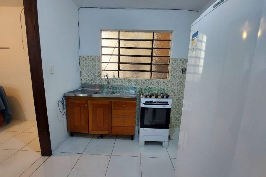 Kitinete Mobiliado com 40m², 1 dormitório, no bairro Centro em Caxias do Sul para Alugar