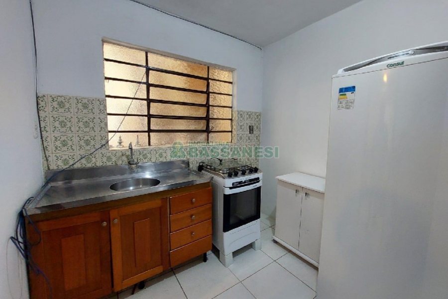 Kitinete Mobiliado com 40m², 1 dormitório, no bairro Centro em Caxias do Sul para Alugar