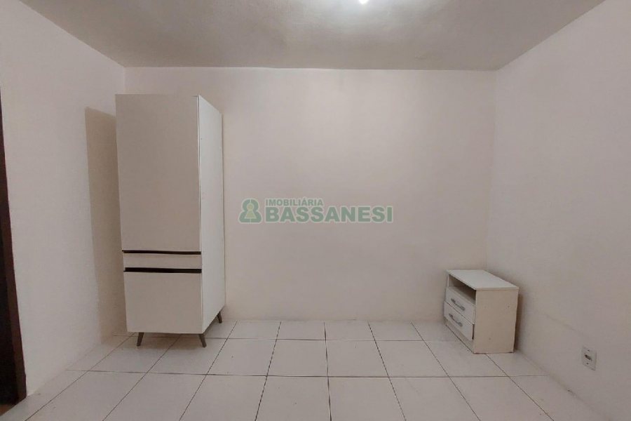 Kitinete Mobiliado com 40m², 1 dormitório, no bairro Centro em Caxias do Sul para Alugar