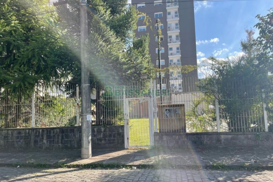 Terreno com 680m², no bairro Madureira em Caxias do Sul para Comprar