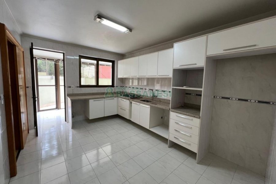 Apartamento com 260m², 3 dormitórios, 2 vagas, no bairro Rio Branco em Caxias do Sul para Comprar