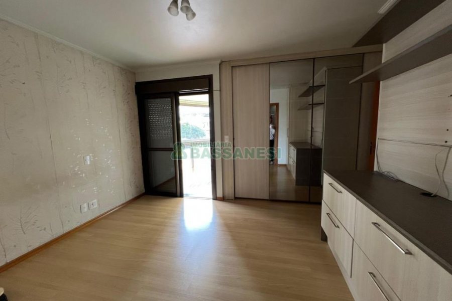 Apartamento com 260m², 3 dormitórios, 2 vagas, no bairro Rio Branco em Caxias do Sul para Comprar