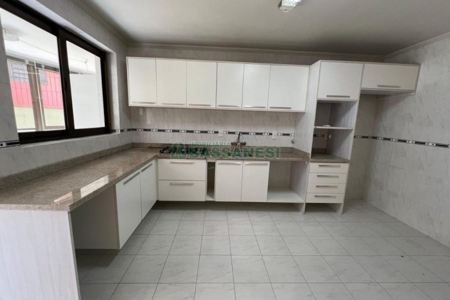 Apartamento com 260m², 3 dormitórios, 2 vagas, no bairro Rio Branco em Caxias do Sul para Comprar