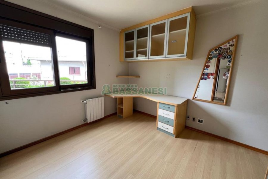 Apartamento com 260m², 3 dormitórios, 2 vagas, no bairro Rio Branco em Caxias do Sul para Comprar