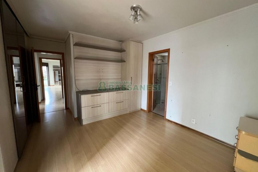 Apartamento com 260m², 3 dormitórios, 2 vagas, no bairro Rio Branco em Caxias do Sul para Comprar