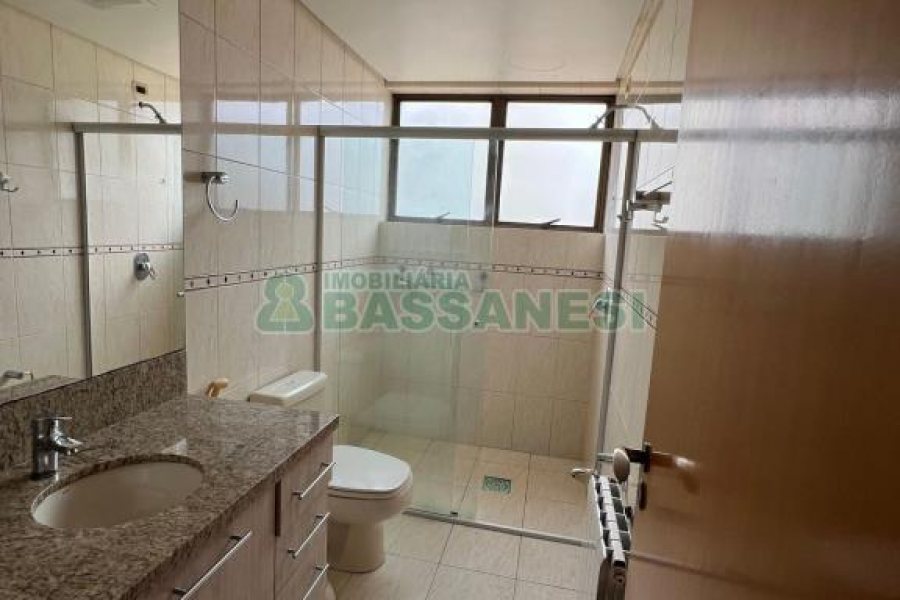 Apartamento com 260m², 3 dormitórios, 2 vagas, no bairro Rio Branco em Caxias do Sul para Comprar