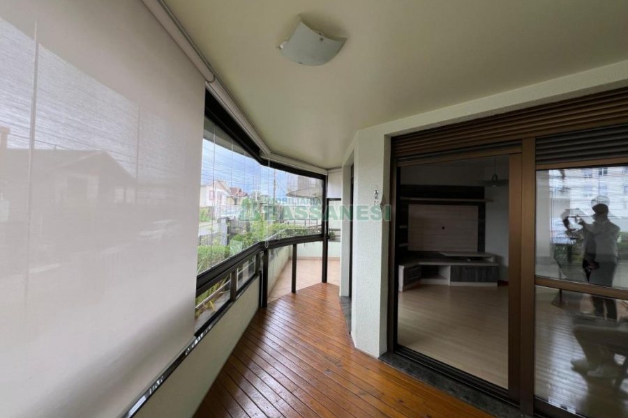 Apartamento com 260m², 3 dormitórios, 2 vagas, no bairro Rio Branco em Caxias do Sul para Comprar