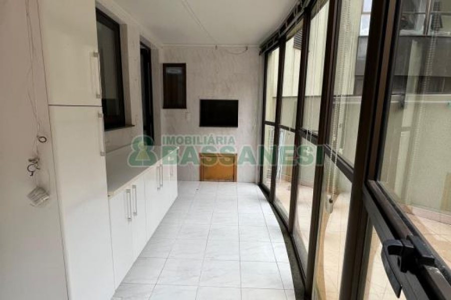 Apartamento com 260m², 3 dormitórios, 2 vagas, no bairro Rio Branco em Caxias do Sul para Comprar