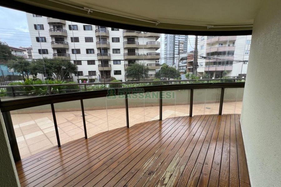 Apartamento com 260m², 3 dormitórios, 2 vagas, no bairro Rio Branco em Caxias do Sul para Comprar