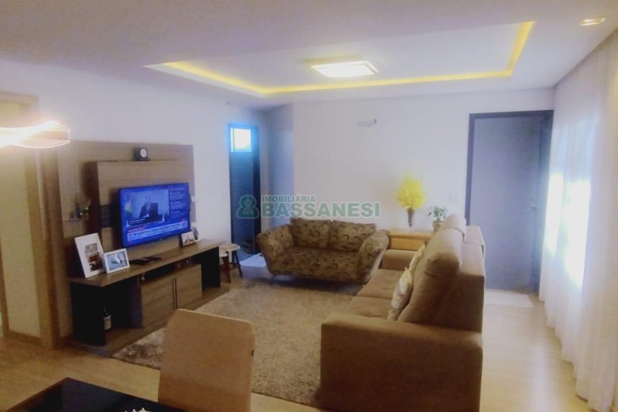 Casa com 60m², 3 dormitórios, 4 vagas, no bairro Desvio Rizzo em Caxias do Sul para Comprar