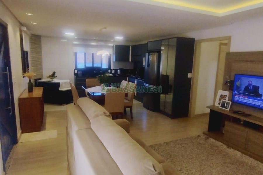 Casa com 60m², 3 dormitórios, 4 vagas, no bairro Desvio Rizzo em Caxias do Sul para Comprar