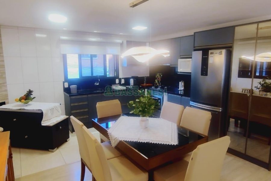 Casa com 60m², 3 dormitórios, 4 vagas, no bairro Desvio Rizzo em Caxias do Sul para Comprar